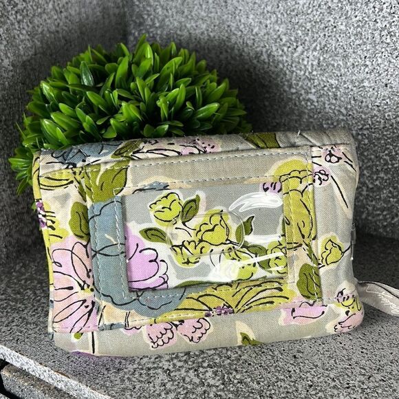 Vera Bradley Trifold Wallet Retired Watercolor - Picture 4 of 5